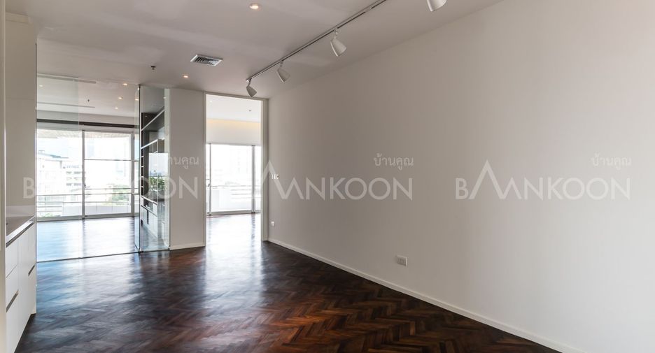 For rent 4 bedrooms apartment in Sathon, Bangkok