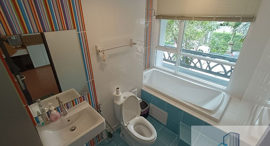 For sale 2 bedrooms condo in Wang Thonglang, Bangkok
