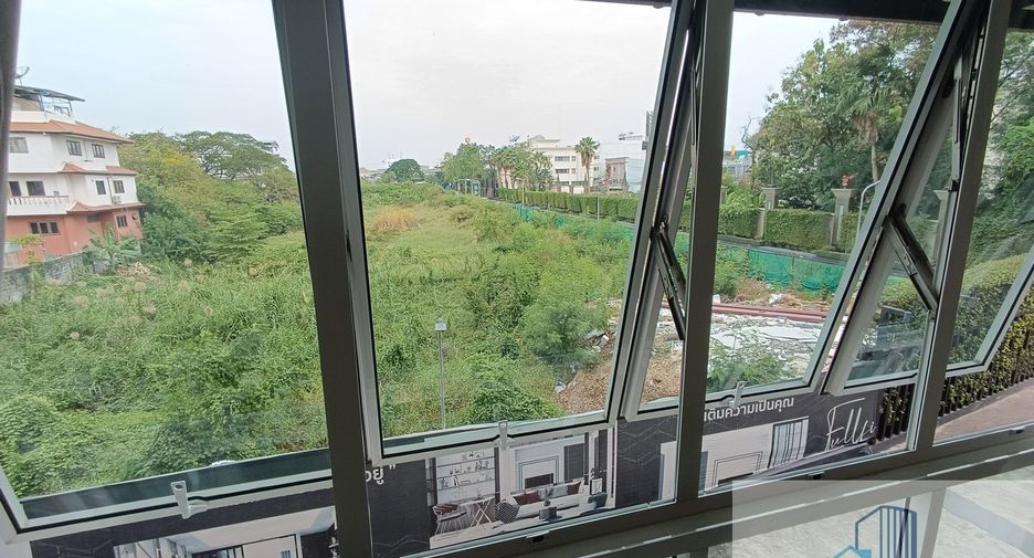 For sale 2 bedrooms condo in Wang Thonglang, Bangkok