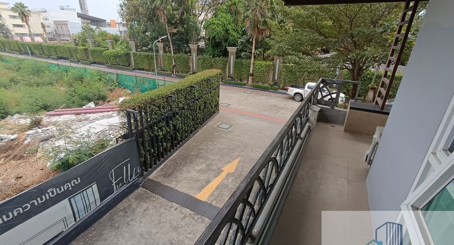 For sale 2 bedrooms condo in Wang Thonglang, Bangkok