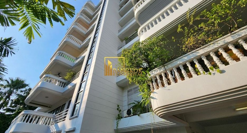 À louer 3 chambres maison de ville à Watthana, Bangkok
