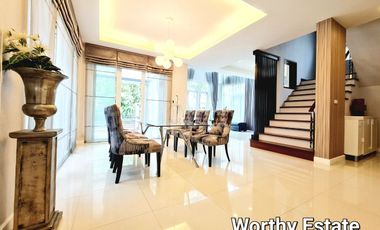 For sale 5 Beds house in Chatuchak, Bangkok
