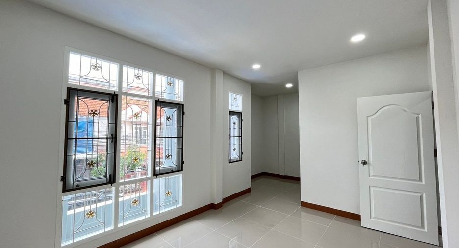For sale 3 Beds townhouse in Lam Luk Ka, Pathum Thani