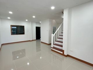 For sale 3 Beds townhouse in Lam Luk Ka, Pathum Thani