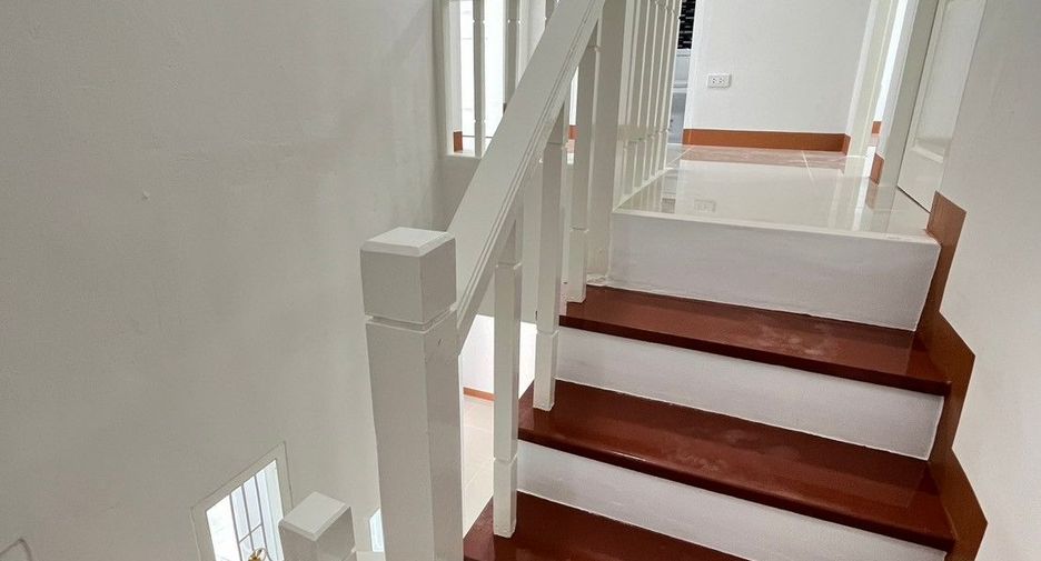 For sale 3 Beds townhouse in Lam Luk Ka, Pathum Thani