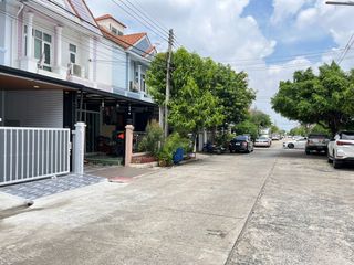 For sale 3 Beds townhouse in Lam Luk Ka, Pathum Thani