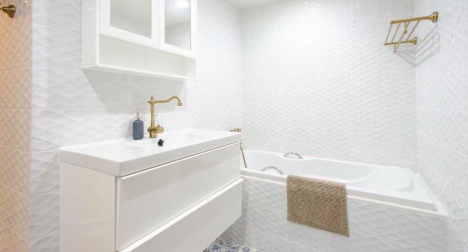 Condo en alquiler y en venta de 2 habitaciones en Si Racha, Chonburi