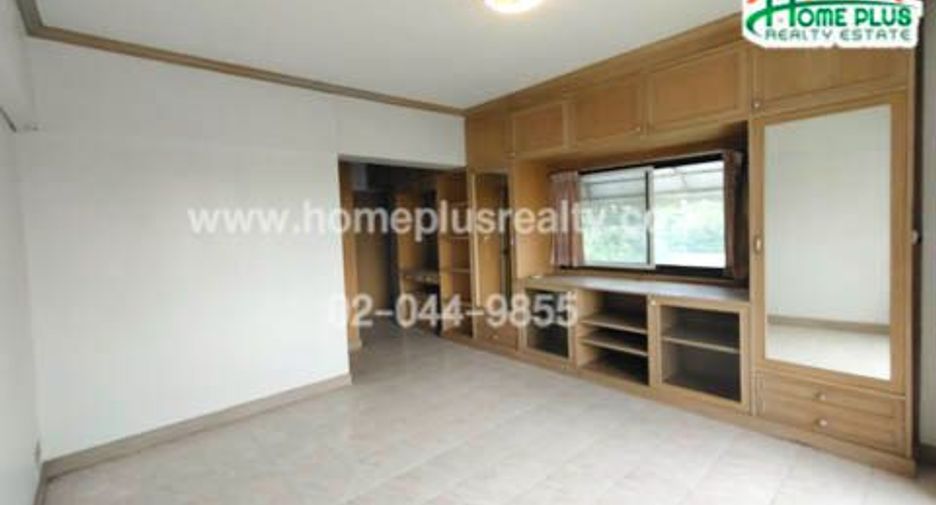 For sale 1 bed condo in Wang Thonglang, Bangkok