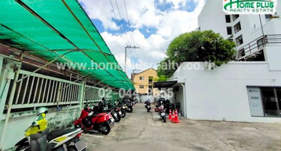 For sale 1 bed condo in Wang Thonglang, Bangkok