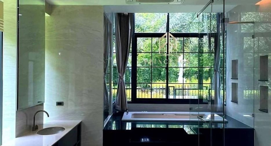 For sale 7 bedrooms house in Thawi Watthana, Bangkok