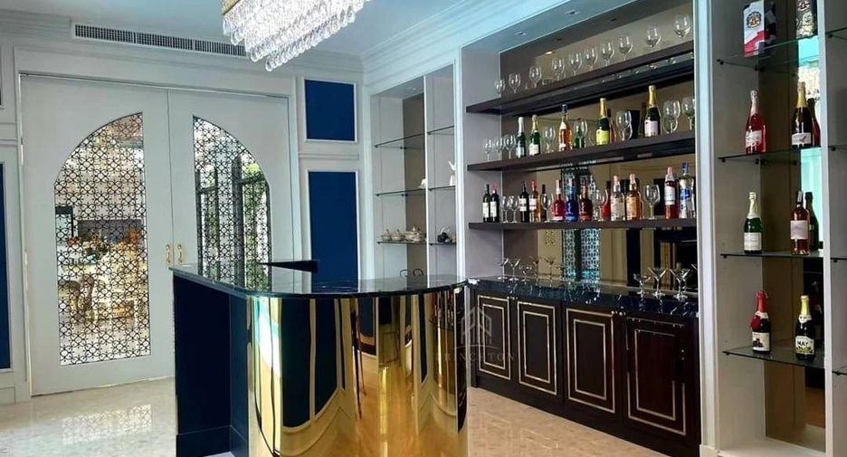 For sale 7 bedrooms house in Thawi Watthana, Bangkok