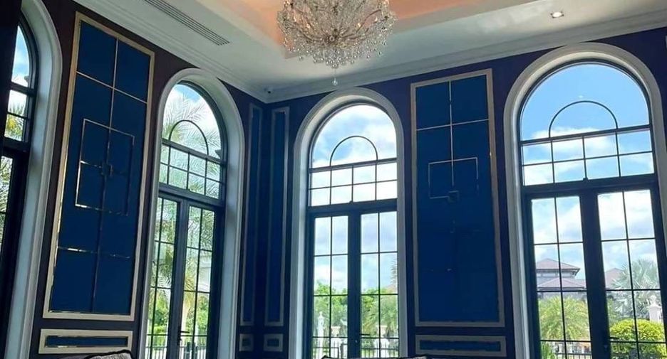 For sale 7 bedrooms house in Thawi Watthana, Bangkok
