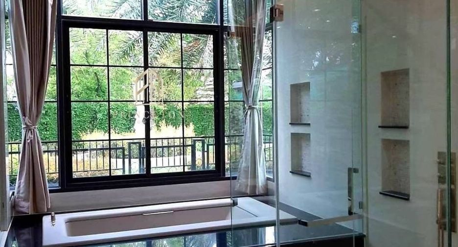 For sale 7 bedrooms house in Thawi Watthana, Bangkok
