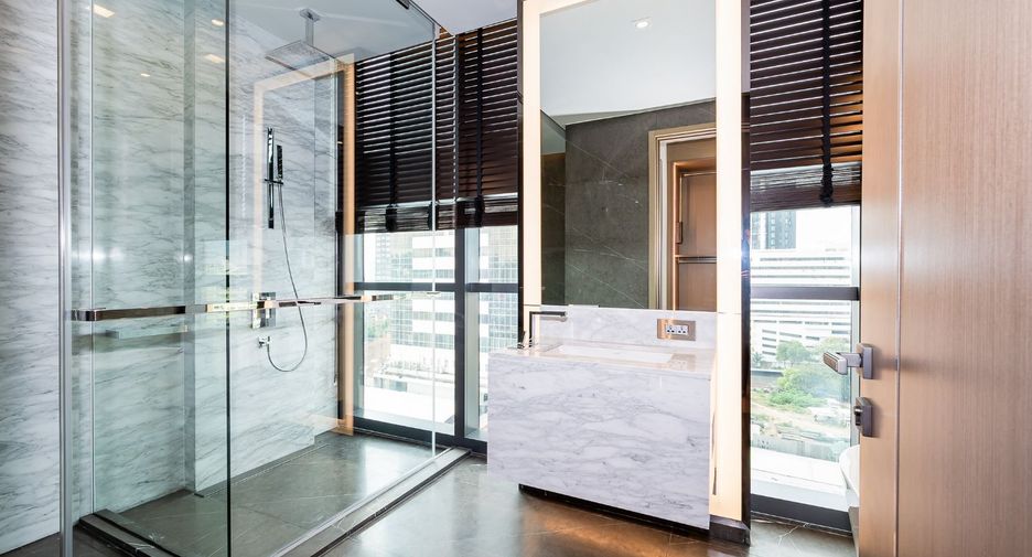 For rent 2 bedrooms condo in Watthana, Bangkok