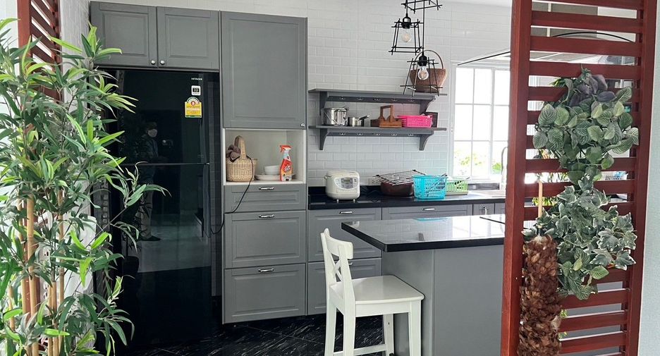 For sale 5 bedrooms house in Pluak Daeng, Rayong