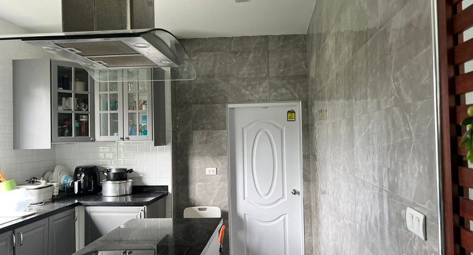 For sale 5 bedrooms house in Pluak Daeng, Rayong