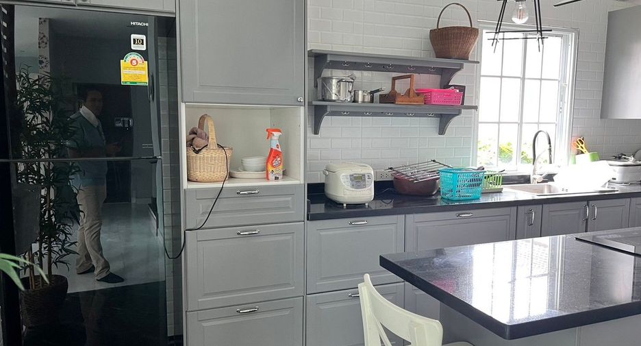 For sale 5 bedrooms house in Pluak Daeng, Rayong