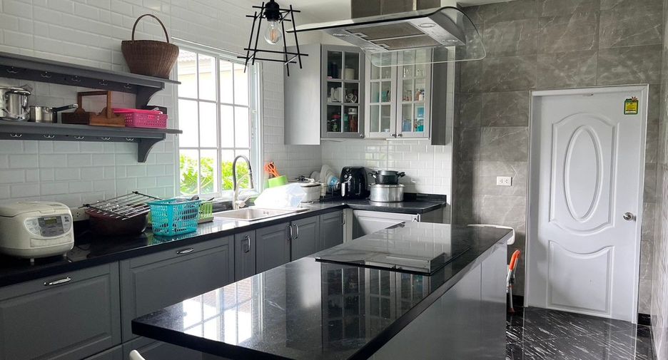 For sale 5 bedrooms house in Pluak Daeng, Rayong