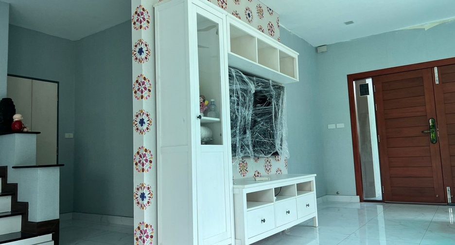 For sale 5 bedrooms house in Pluak Daeng, Rayong