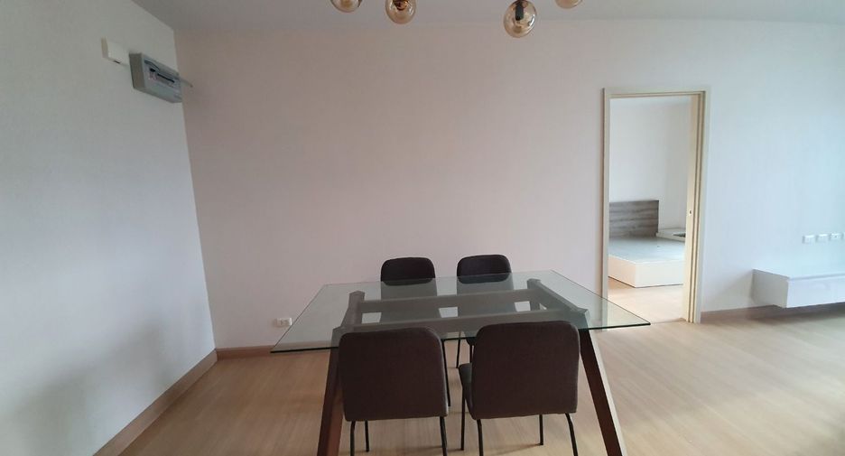 For rent 2 bedrooms apartment in Huai Khwang, Bangkok