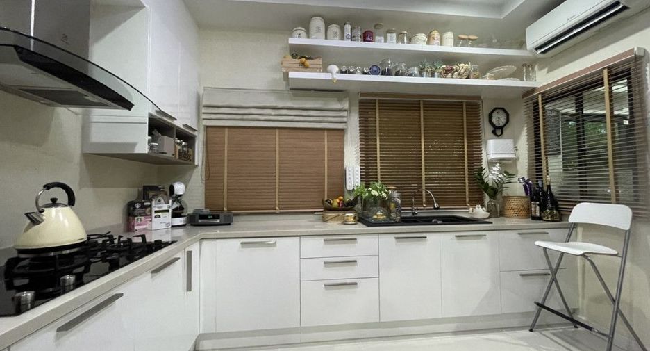 For sale 4 bedrooms house in Suan Luang, Bangkok