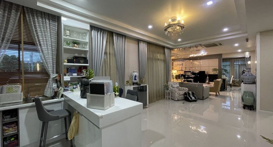 For sale 4 bedrooms house in Suan Luang, Bangkok