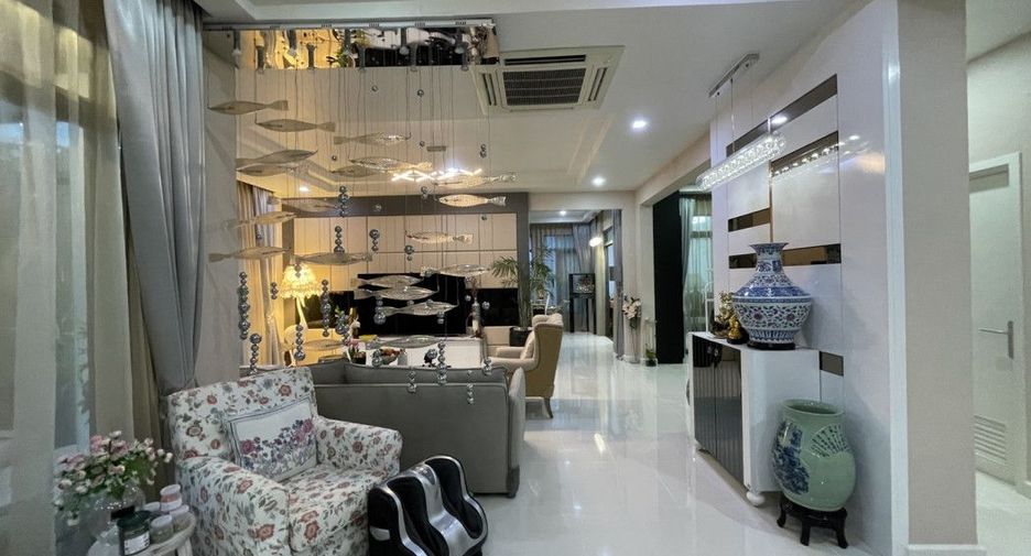 For sale 4 bedrooms house in Suan Luang, Bangkok