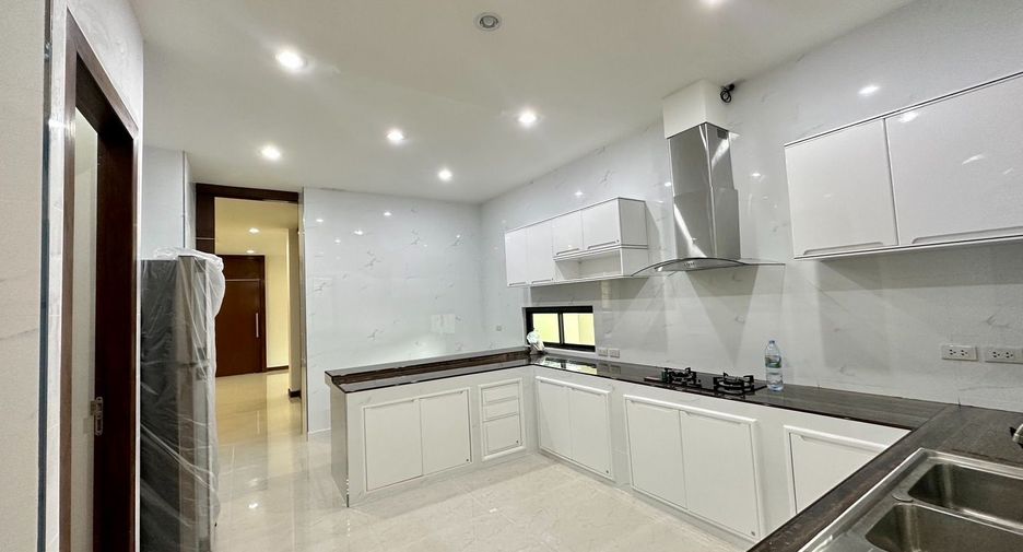 Casa en alquiler de 3 habitaciones en Watthana, Bangkok