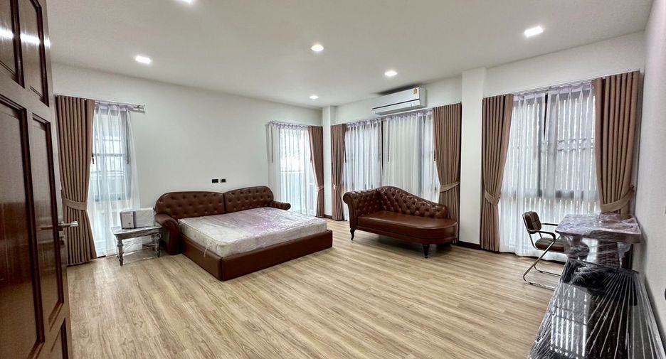 Casa en alquiler de 3 habitaciones en Watthana, Bangkok