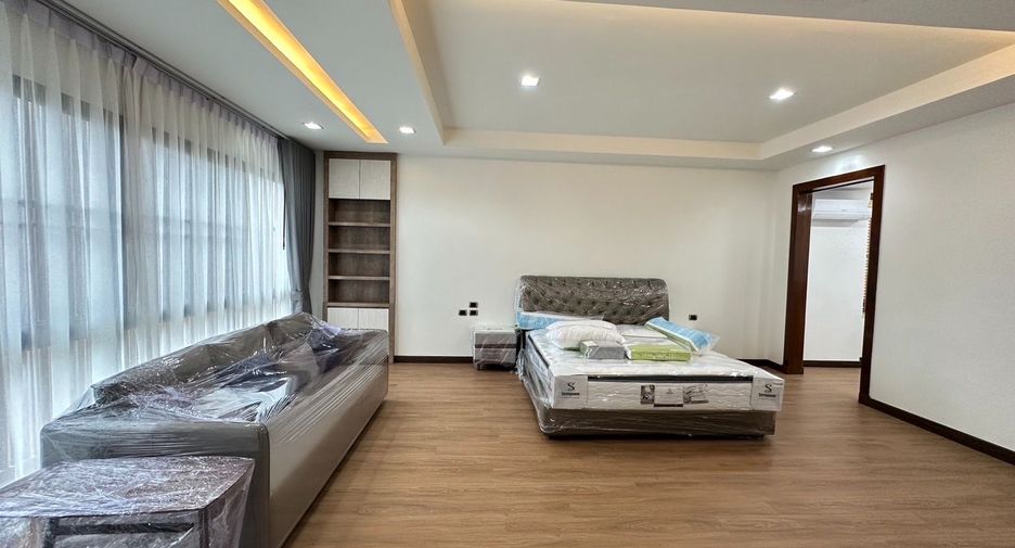 Casa en alquiler de 3 habitaciones en Watthana, Bangkok