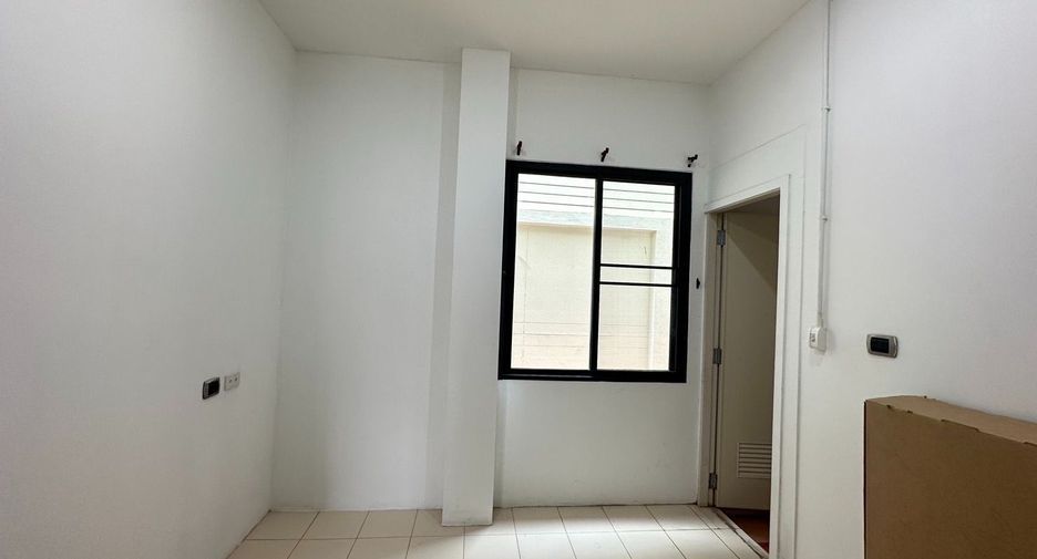 Casa en alquiler de 3 habitaciones en Watthana, Bangkok