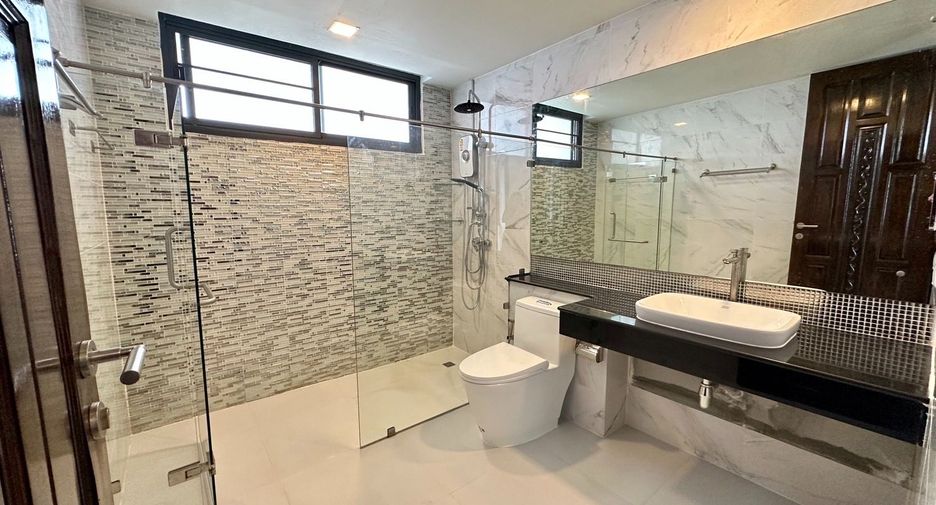 Casa en alquiler de 3 habitaciones en Watthana, Bangkok
