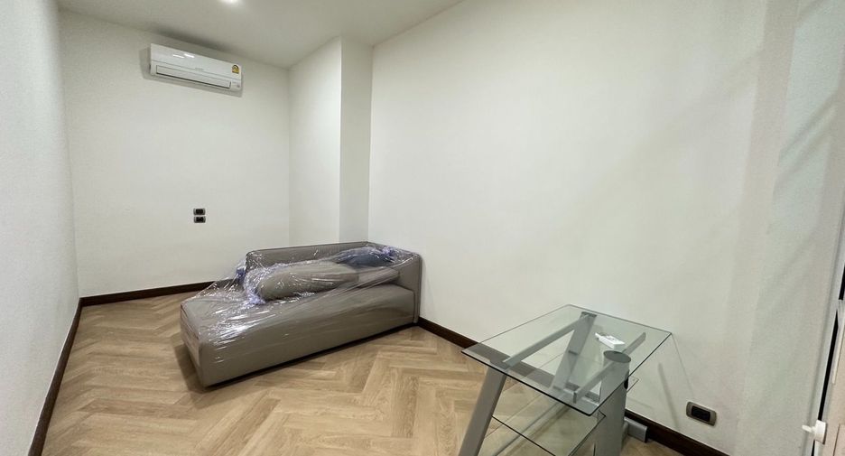 Casa en alquiler de 3 habitaciones en Watthana, Bangkok