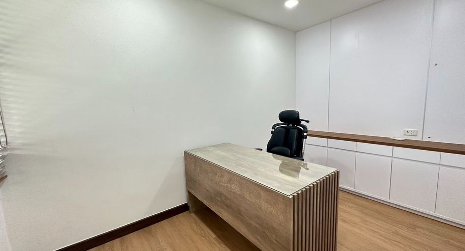Casa en alquiler de 3 habitaciones en Watthana, Bangkok