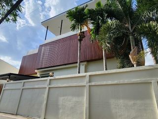 Casa en alquiler de 3 habitaciones en Watthana, Bangkok