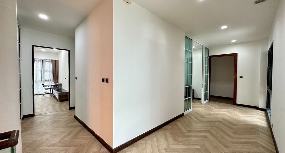 Casa en alquiler de 3 habitaciones en Watthana, Bangkok