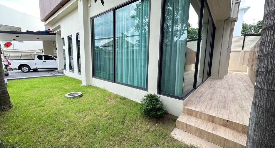 Casa en alquiler de 3 habitaciones en Watthana, Bangkok