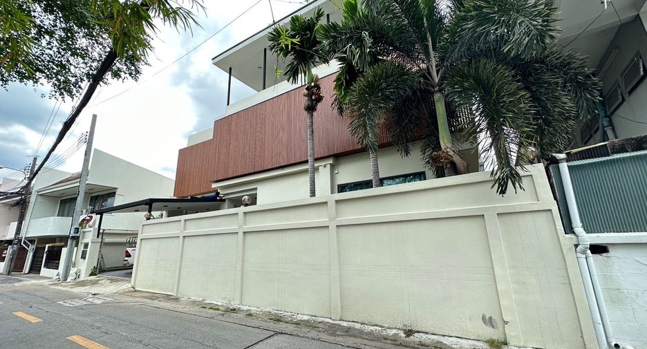 Casa en alquiler de 3 habitaciones en Watthana, Bangkok