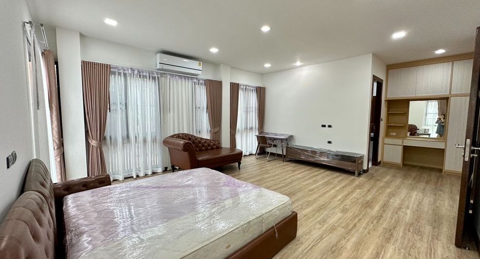 Casa en alquiler de 3 habitaciones en Watthana, Bangkok