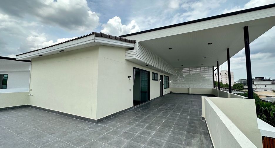 Casa en alquiler de 3 habitaciones en Watthana, Bangkok