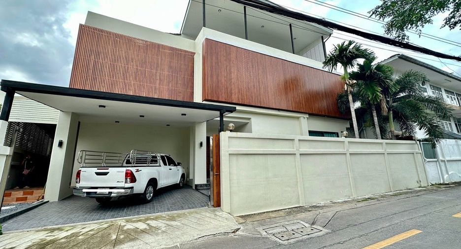 Casa en alquiler de 3 habitaciones en Watthana, Bangkok
