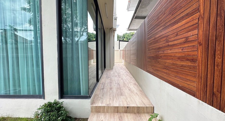 Casa en alquiler de 3 habitaciones en Watthana, Bangkok