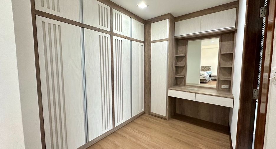 Casa en alquiler de 3 habitaciones en Watthana, Bangkok