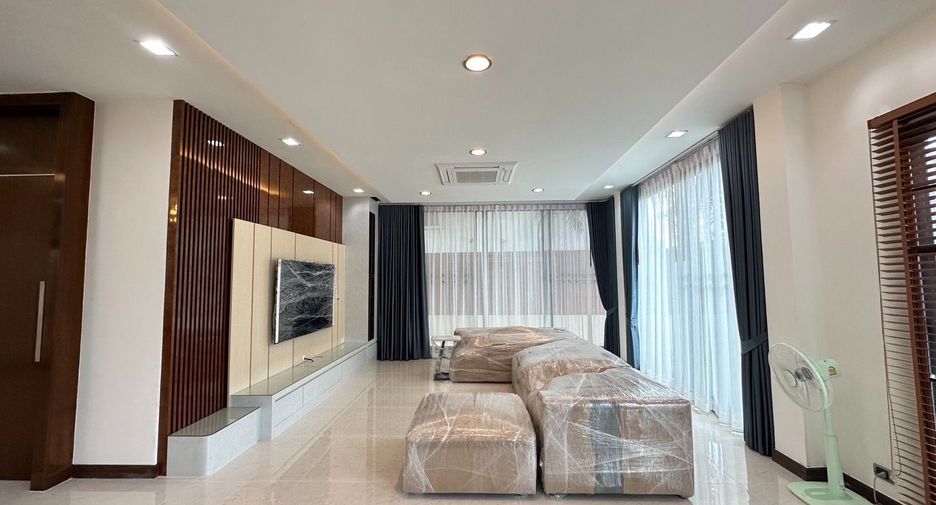 Casa en alquiler de 3 habitaciones en Watthana, Bangkok