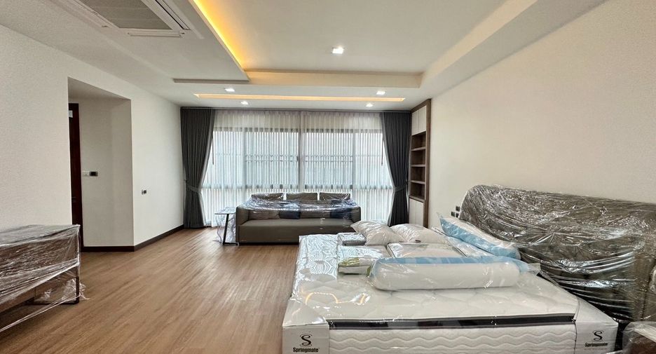 Casa en alquiler de 3 habitaciones en Watthana, Bangkok