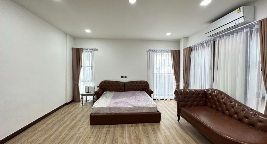 Casa en alquiler de 3 habitaciones en Watthana, Bangkok
