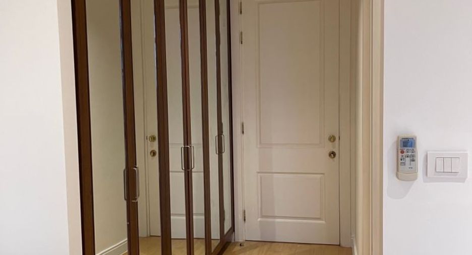 For rent 4 bedrooms condo in Pathum Wan, Bangkok