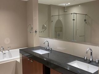 For rent 4 bedrooms condo in Pathum Wan, Bangkok