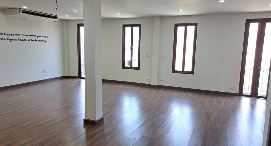 For sale retail Space in Bang Khen, Bangkok