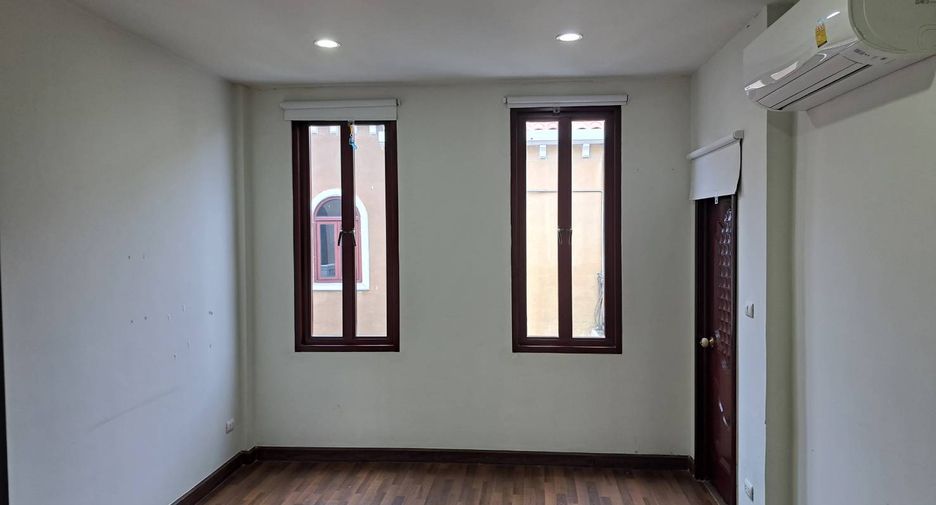For sale retail Space in Bang Khen, Bangkok
